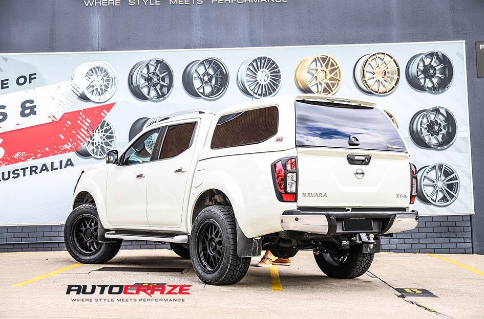 NISSAN NAVARA GRENADE OR MATTE BLACK